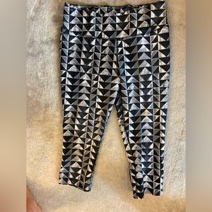Nike Dri-Fit Triangle Print Cropped Leggings